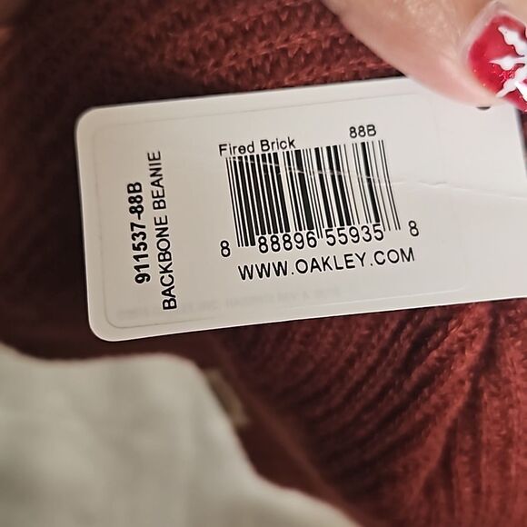 Oakley Women's Knitted Backbone Beanie Hat One Size Fired Brick - Picture 8 of 16